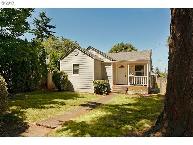 Property Photo: 5637 SE Knight St OR 97206