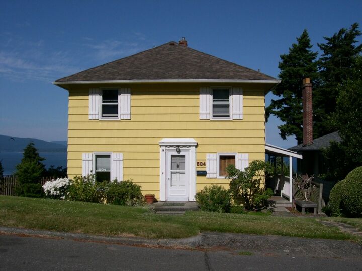 Property Photo:  504 16th St  WA 98225 