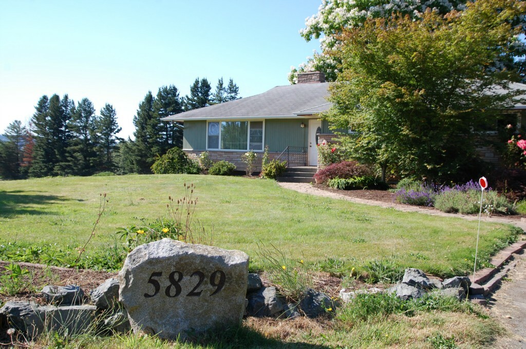 Property Photo: 5829 68th St SE WA 98290