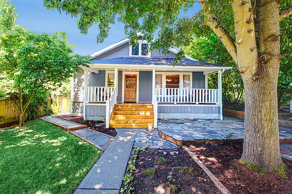 Property Photo: 2732 NE 54th St WA 98105