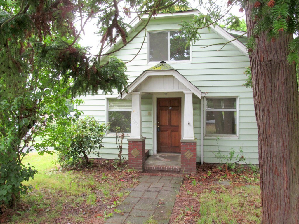 Property Photo:  10426 19th Ave SW  WA 98146 