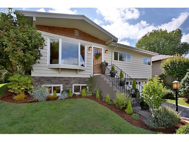 Property Photo:  6910 SW 11th Dr  OR 97219 
