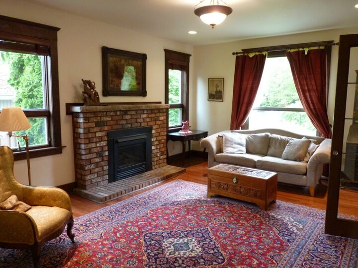 Property Photo: 1910 45 Ave SW WA 98116