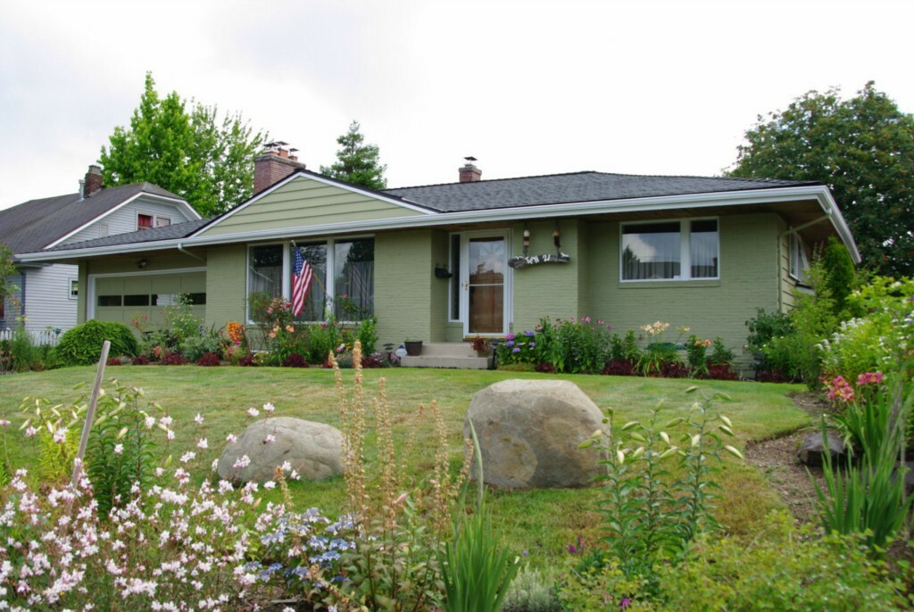 Property Photo:  1021 Lombard Ave  WA 98201 