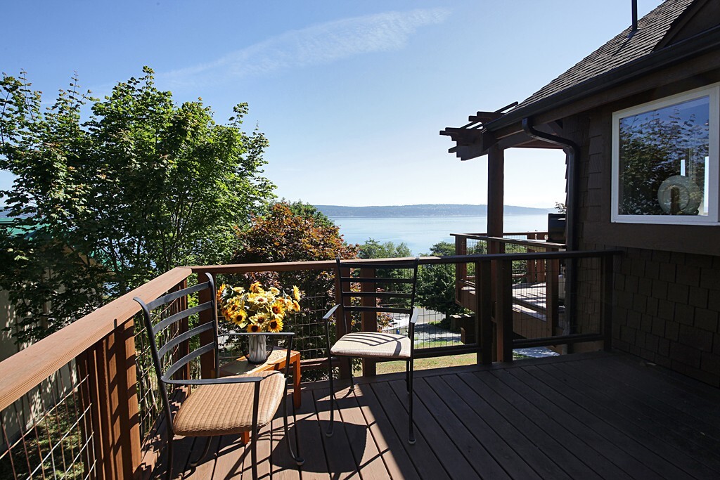 Property Photo:  2221 Cranes Landing Dr  WA 98253 