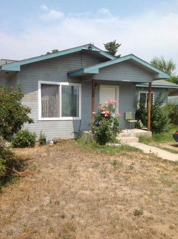 Property Photo:  803 E 1st Ave  WA 98948 