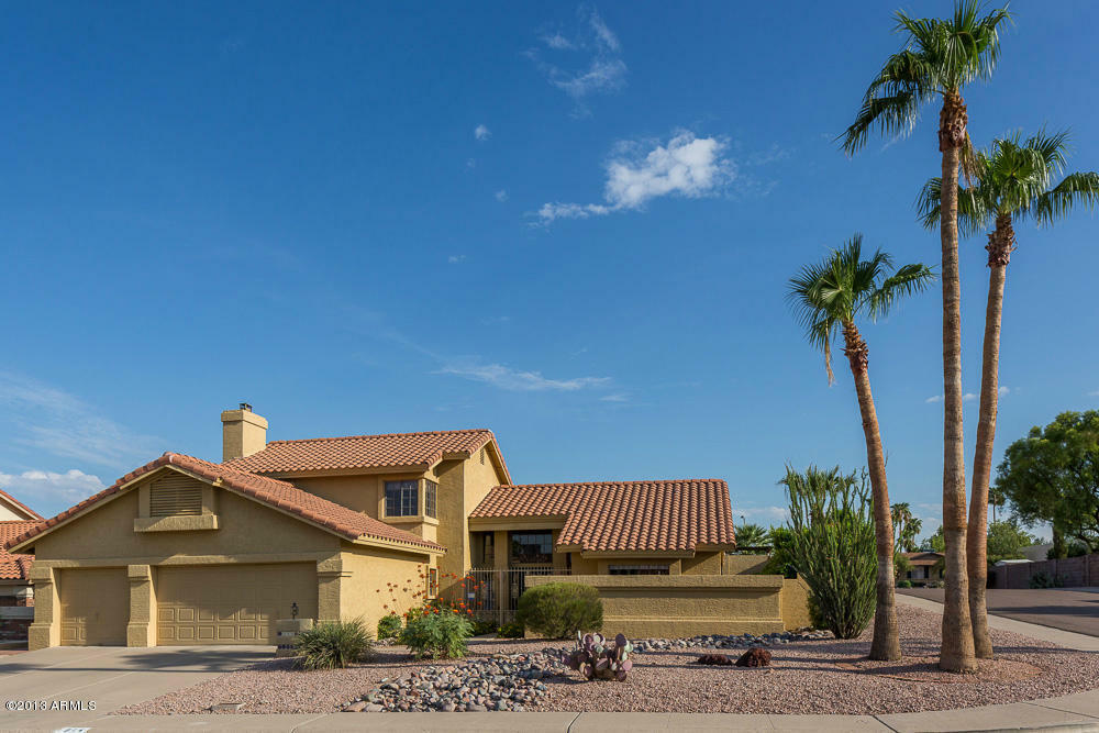 Property Photo:  814 E Brook Hollow Drive  AZ 85022 