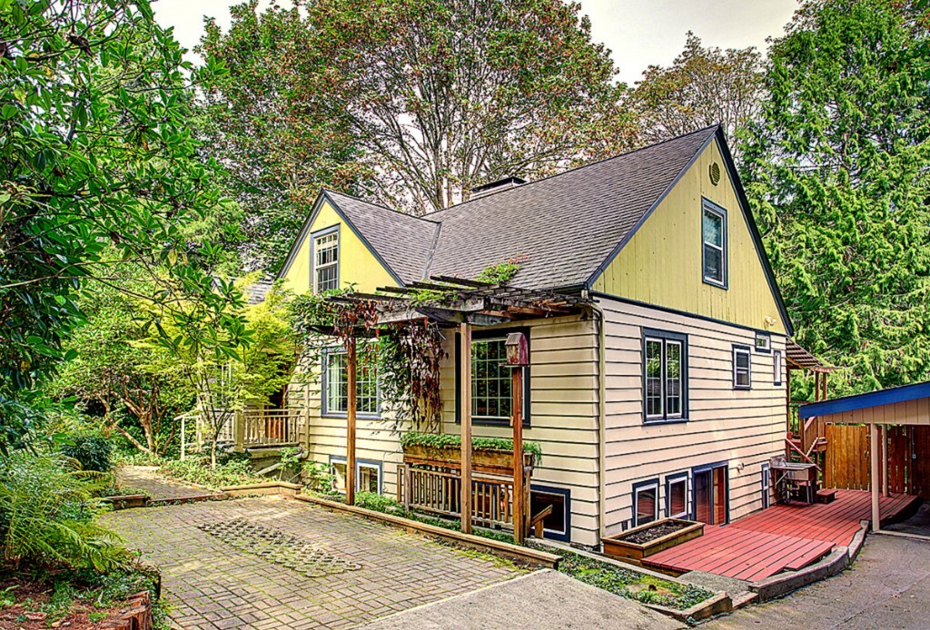 Property Photo: 17028 Hamlin Rd NE WA 98155