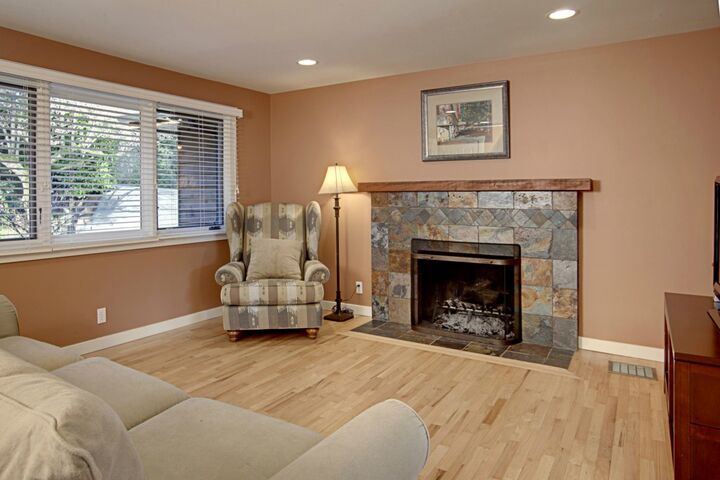 Property Photo:  10425 SE 23rd St  WA 98004 