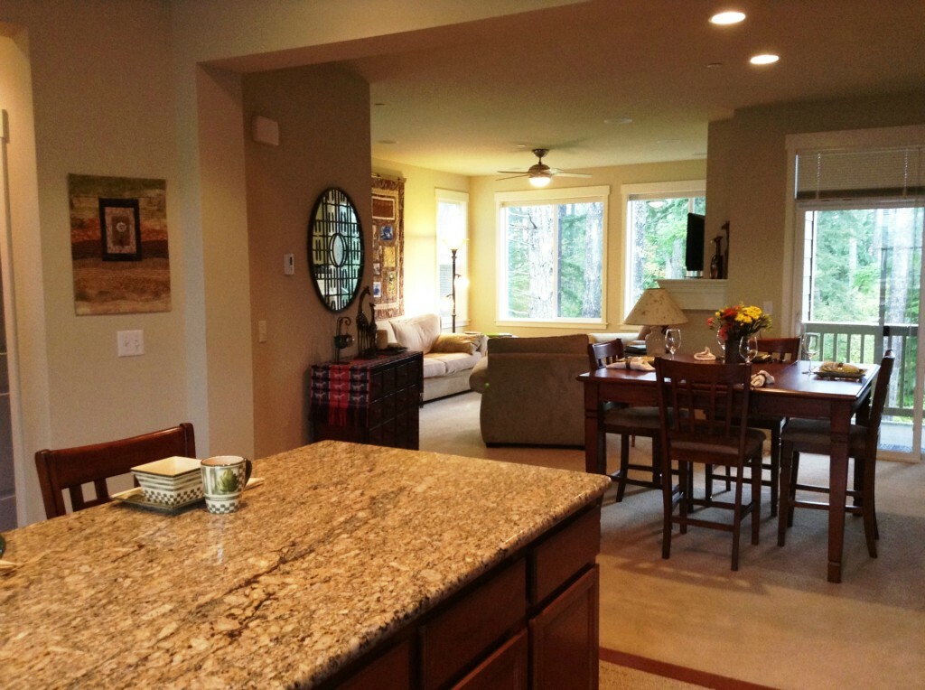 Property Photo: 8001 Douglas Ave SE 4 WA 98065