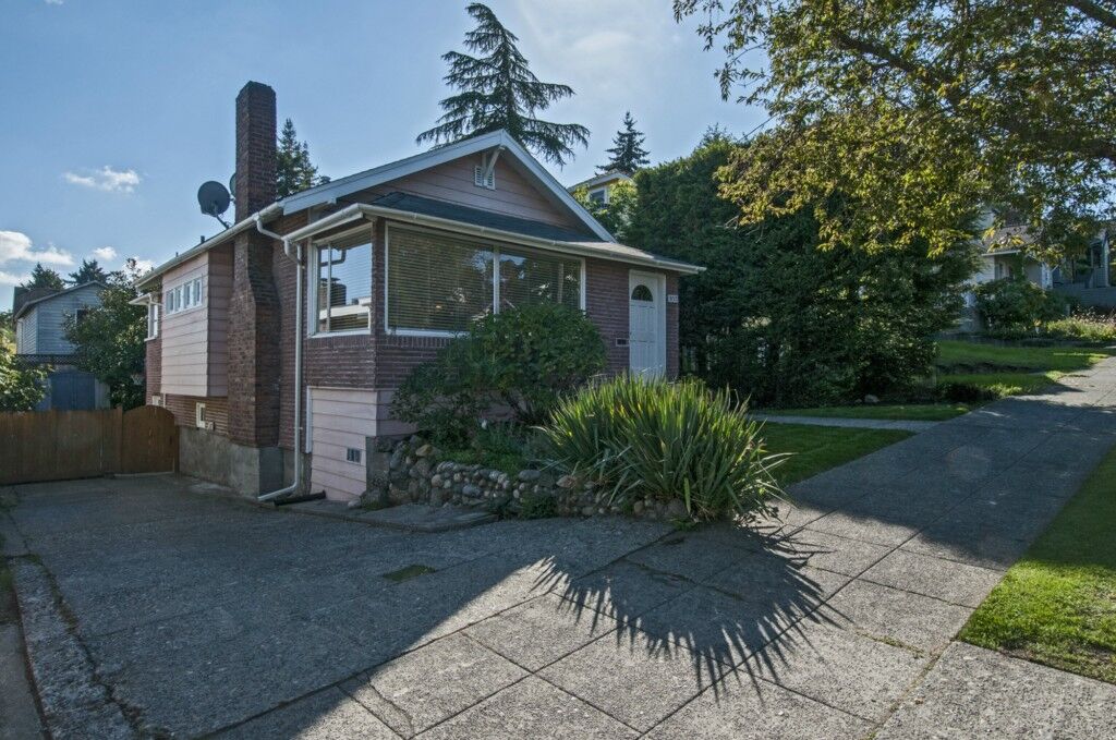 Property Photo:  935 N 81st St  WA 98103 