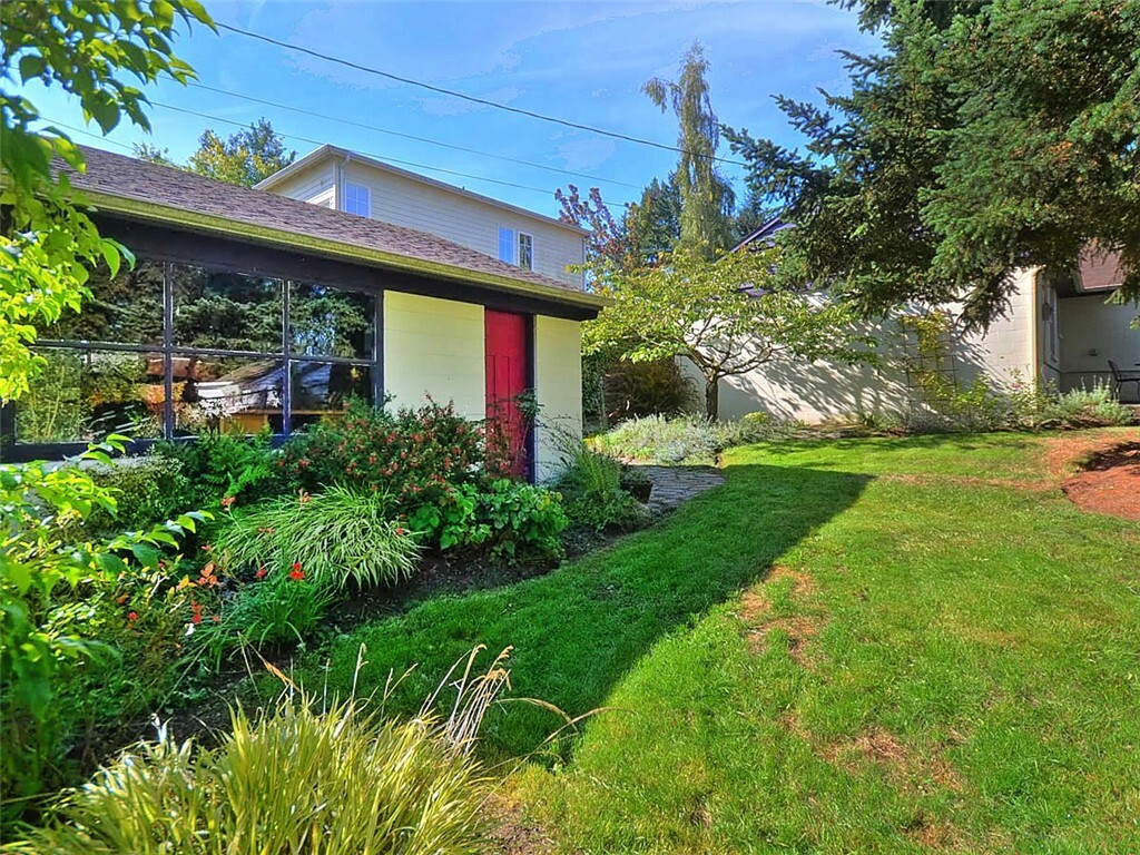 Property Photo:  16148 Stone Ave N  WA 98133 