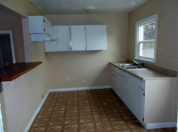 Property Photo: 1202 S 6th Avenue WA 98626