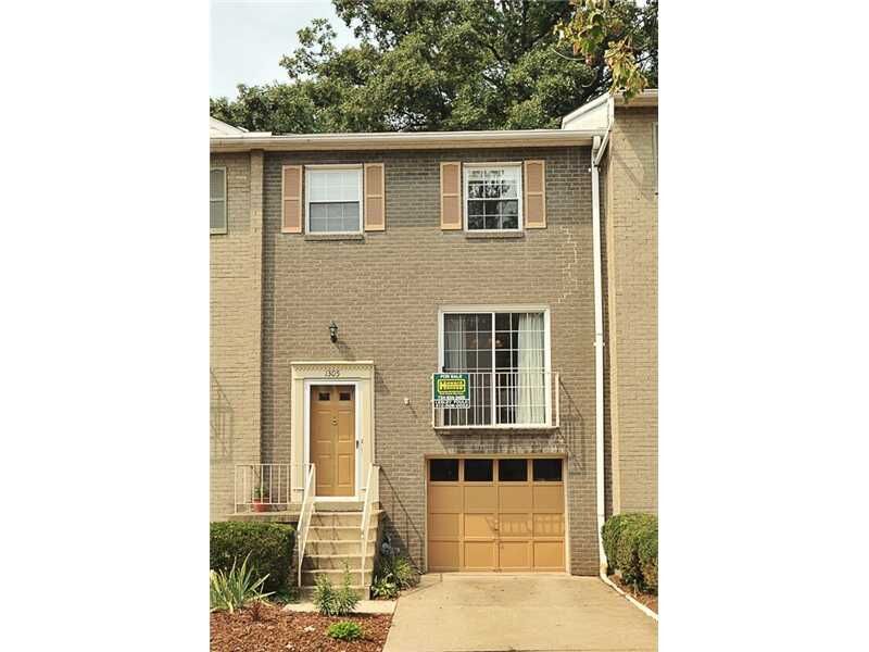 Property Photo: 1305 Harewood Square PA 15090