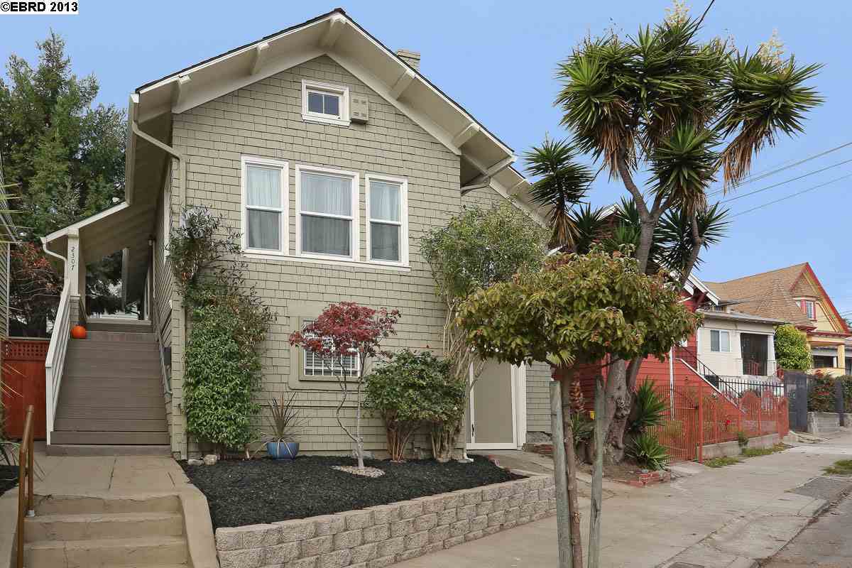 Property Photo:  2307 25th Ave  CA 94601-1211 