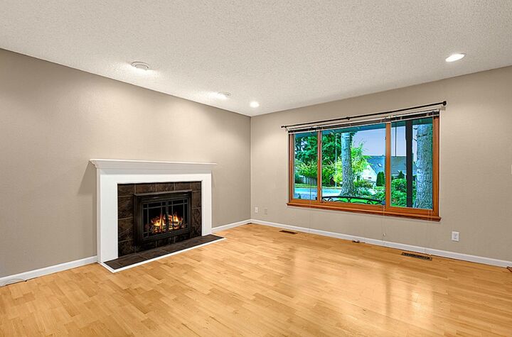 Property Photo:  208 Vashon Ave SE  WA 98059 