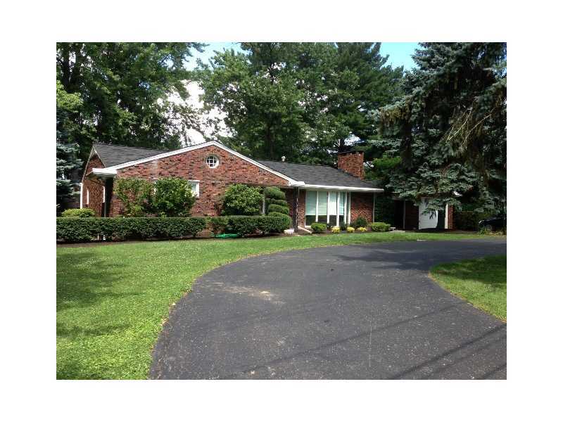 Property Photo: 1731 Beaver Grade Rd PA 15108