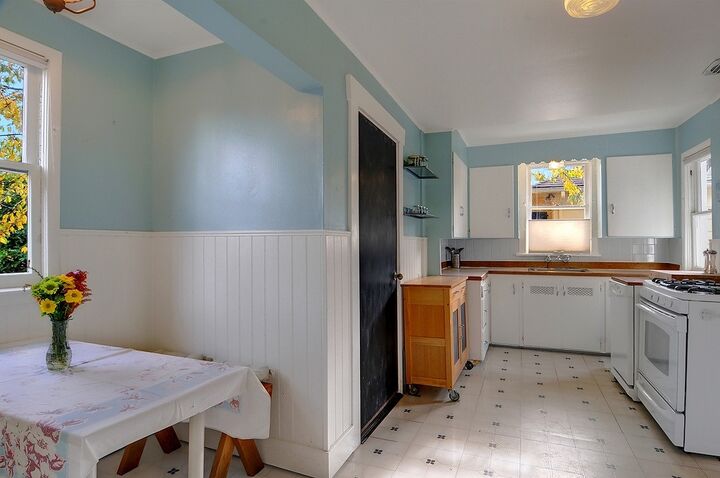 Property Photo:  5812 46th Ave S  WA 98118 