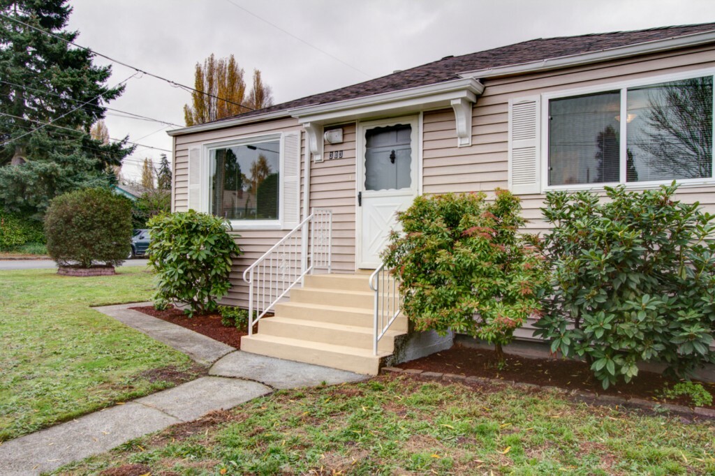 Property Photo:  303 NW 97th St  WA 98117 