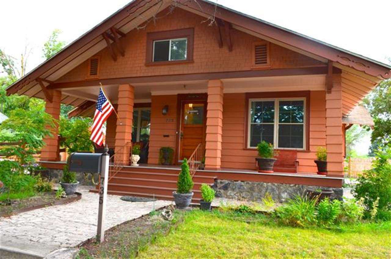 Property Photo: 735 W Chelan WA 99205