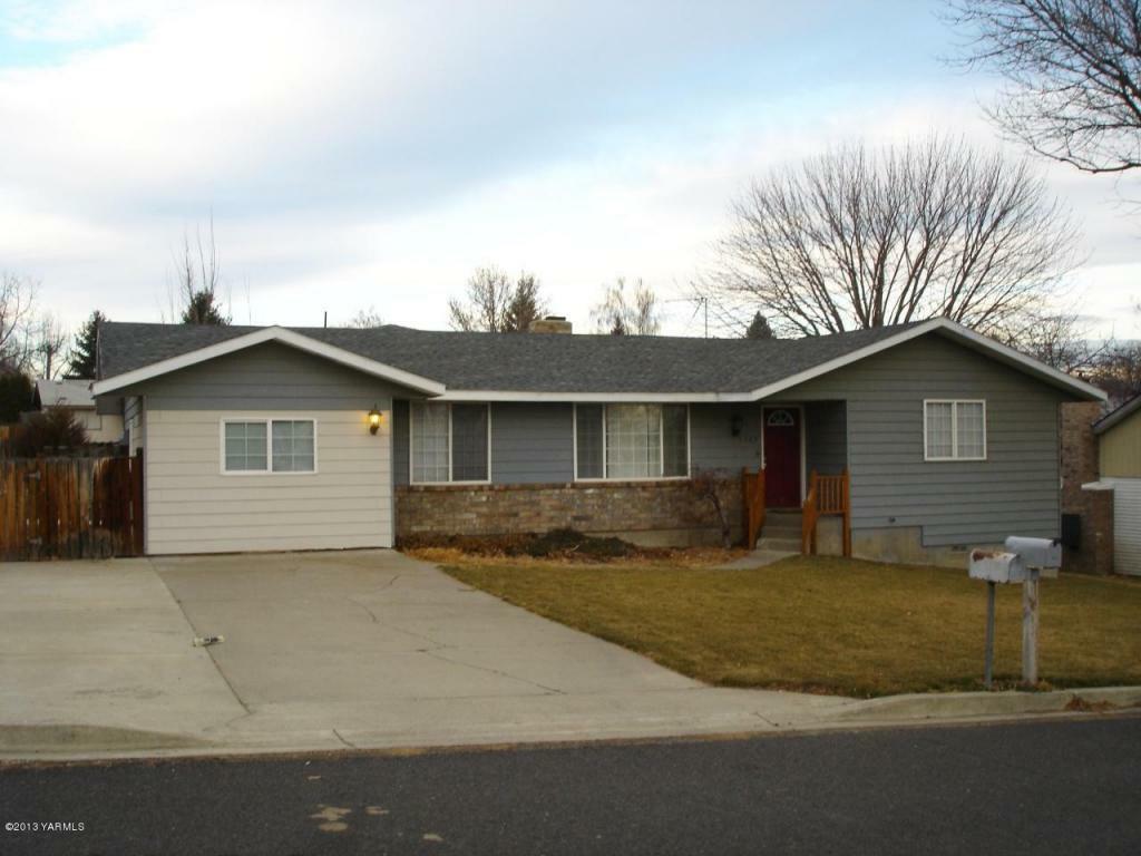 Property Photo: 1503 Chenaur Dr WA 98953