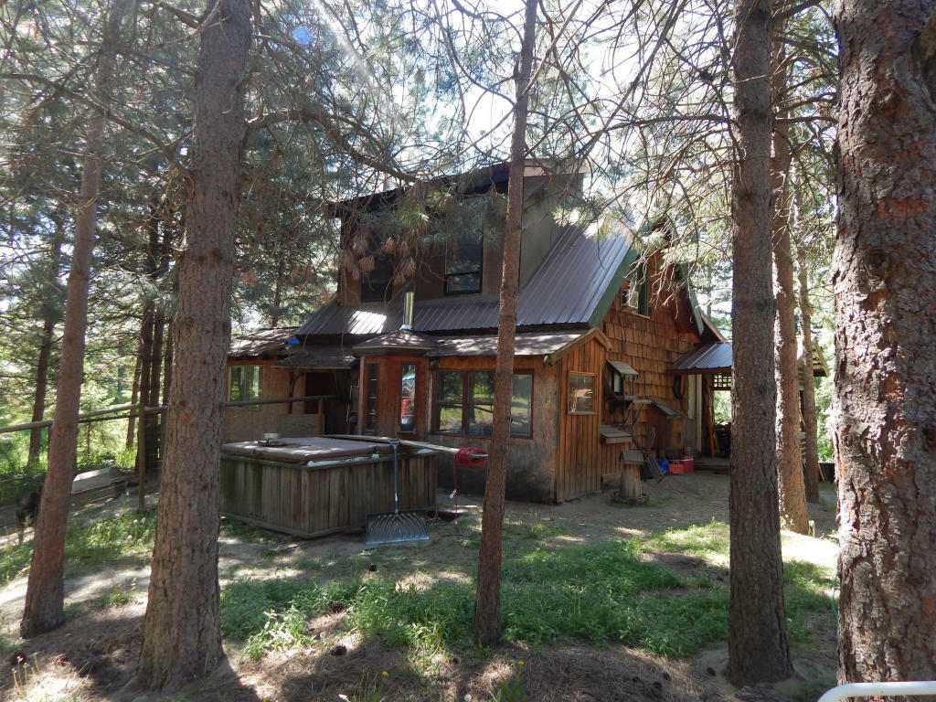 Property Photo:  1581 B Matson Rd  WA 99114 