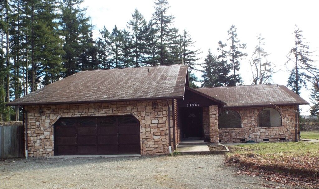 Property Photo:  21923 34th Ave E  WA 98387 