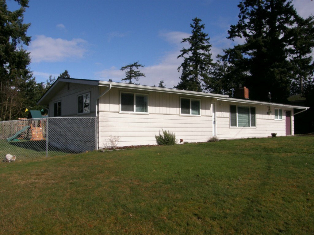 Property Photo:  1320 NE 8th  WA 98277 