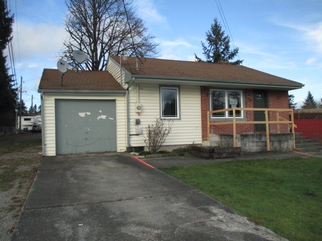 Property Photo:  307 98th St S  WA 98444 