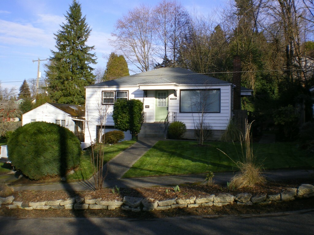 Property Photo:  4708 46th Avenue S  WA 98118 