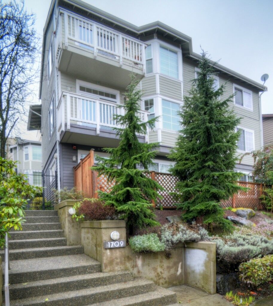 Property Photo: 1709 18th Avenue 102 WA 98122