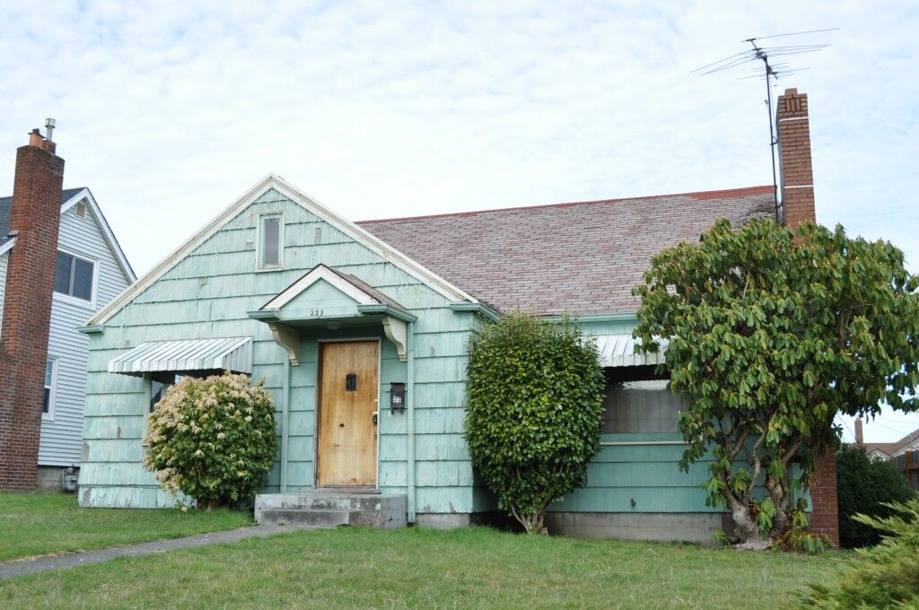 Property Photo:  223 S 58th St  WA 98408 