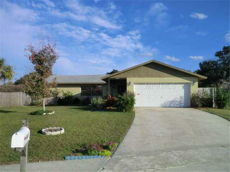 Property Photo:  1404 Robin Court  FL 32750 