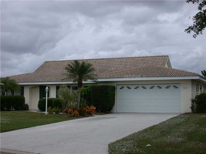 Property Photo: 1030 Kings Court FL 34293