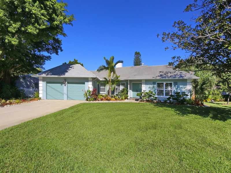 Property Photo:  1719 Shoreland Drive  FL 34239 