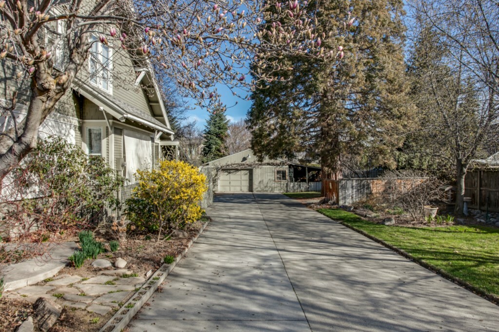 Property Photo:  1340 Washington St  WA 98801 