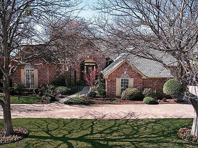 Property Photo: 301 Stonebridge Drive TX 75087