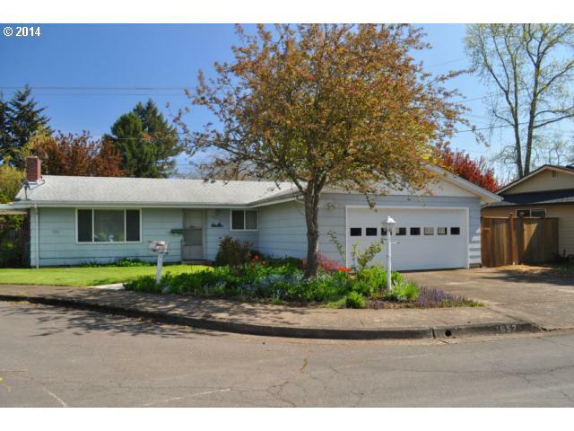 Property Photo: 1657 Elanco Ave OR 97408
