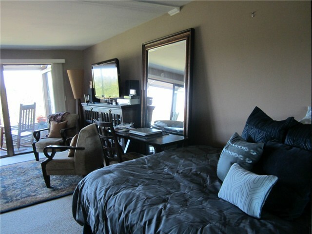 Property Photo:  5101 NE 55th St 302  WA 98105 