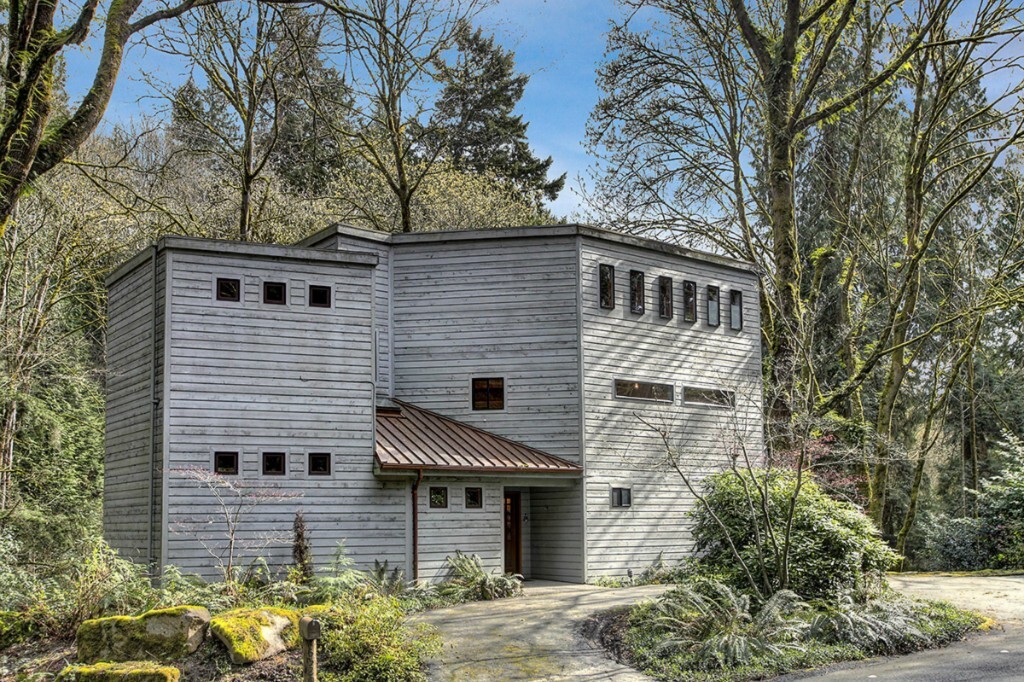 Property Photo: 6520 E Mercer Way WA 98040