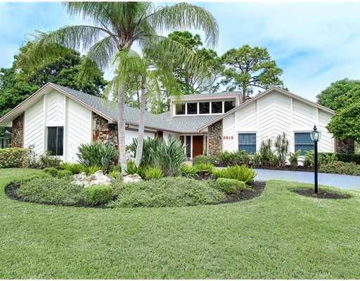 Property Photo:  3613 Avenida Madera  FL 34210 
