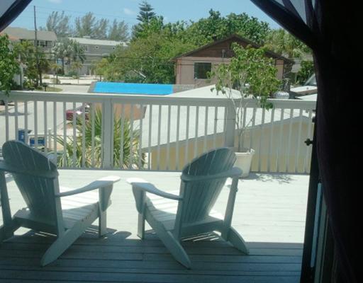 Property Photo: 116 E Bay Dr FL 33706