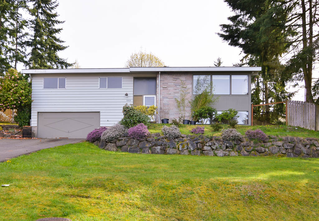 Property Photo:  6205 NE 196th St  WA 98028 