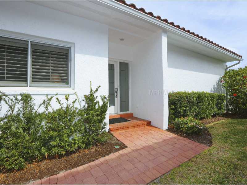 Property Photo:  2262 Harbour Court Drive  FL 34228 