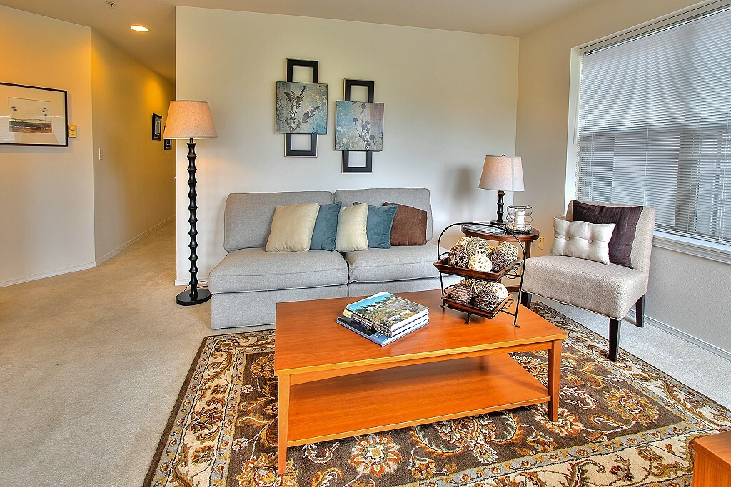 Property Photo: 4026 Stone Wy N 403 WA 98103