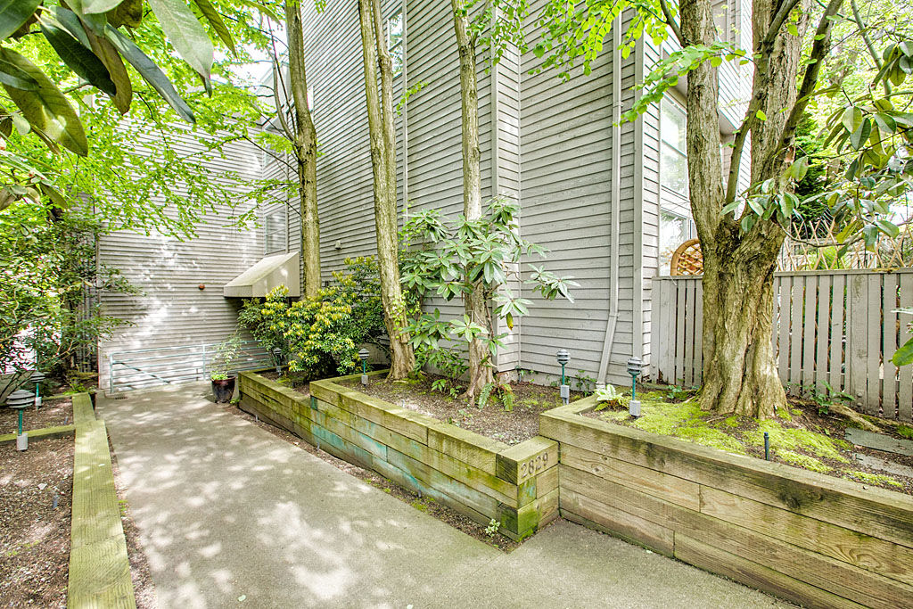Property Photo: 2829 Franklin Ave E N6 WA 98102