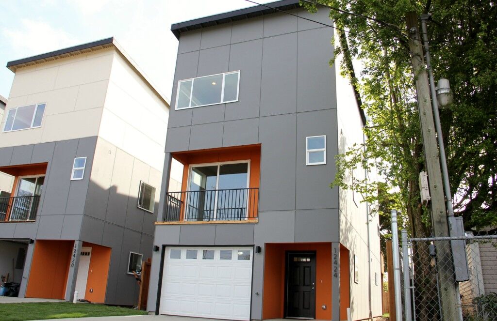 Property Photo: 12418 2nd Place SW WA 98146