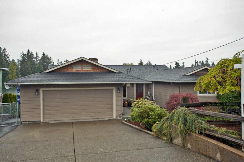 Property Photo: 2509 185th Ave E WA 98391