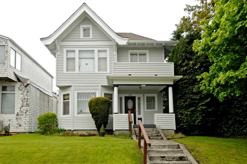 Property Photo:  2001 Ferry Ave SW  WA 98116 