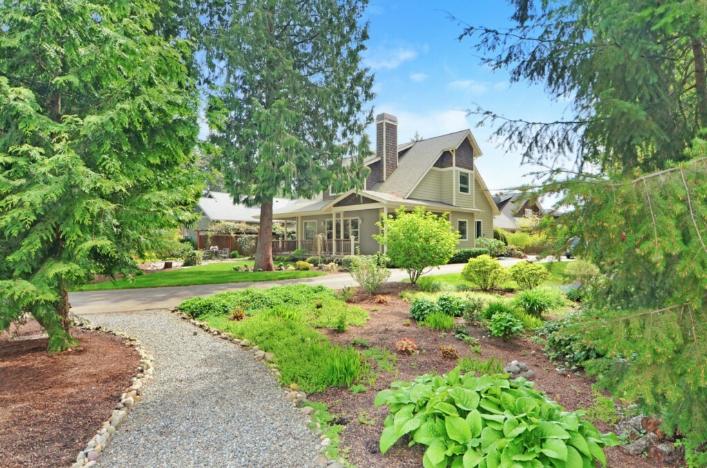 Property Photo: 727 Tiffany Meadows Dr NE WA 98110